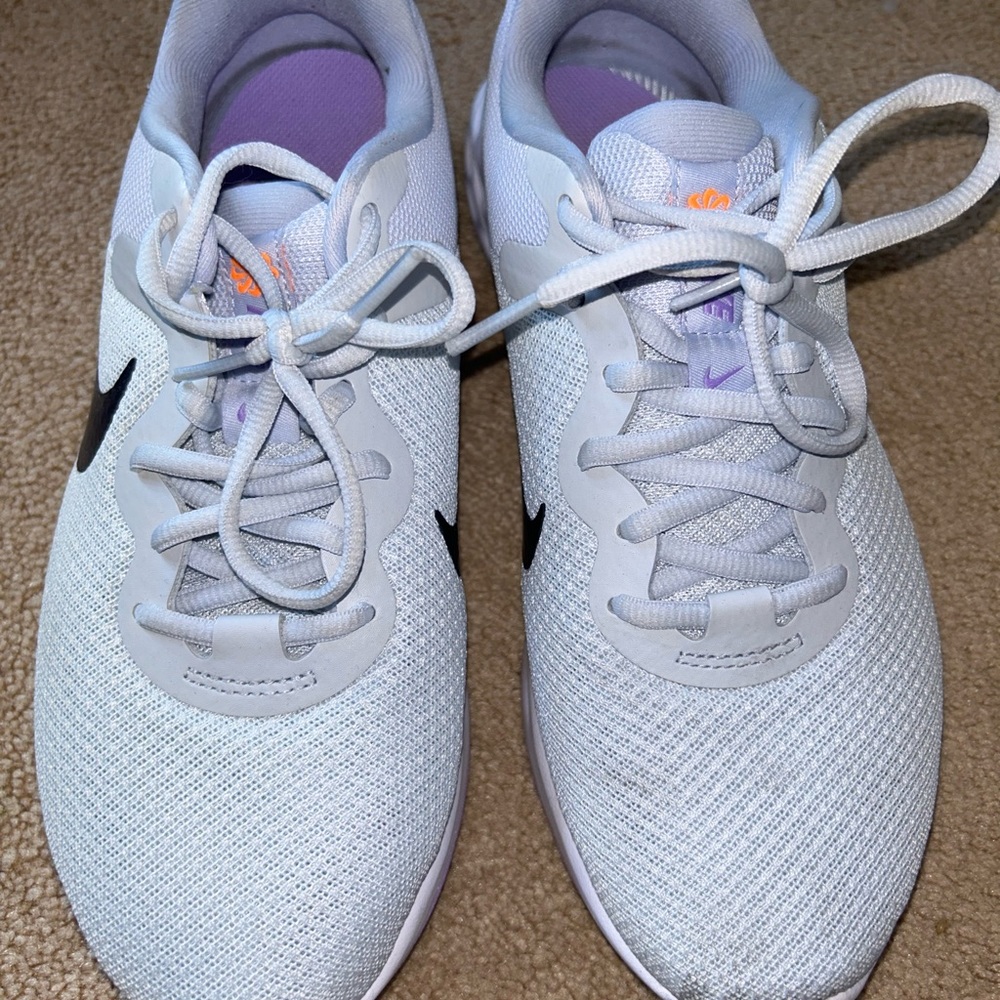 Nike women’s shoes 8.5W in EUC